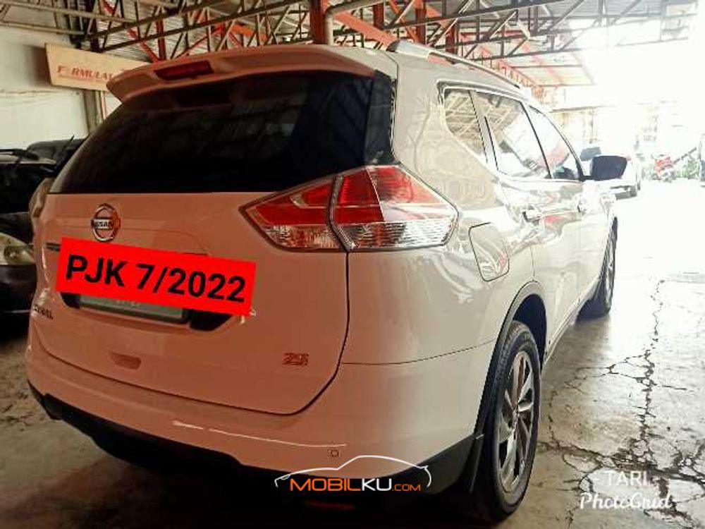 Mobil Nissan X-Trail 2015