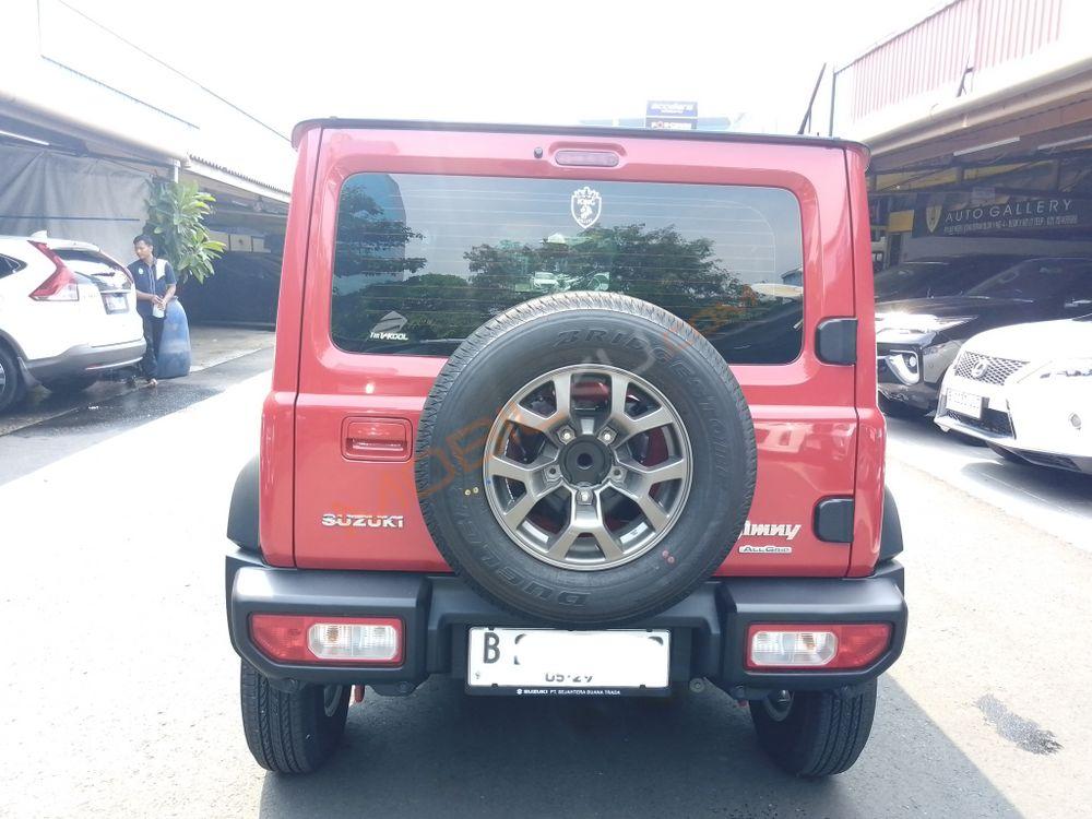 Mobil Suzuki Jimny 2023