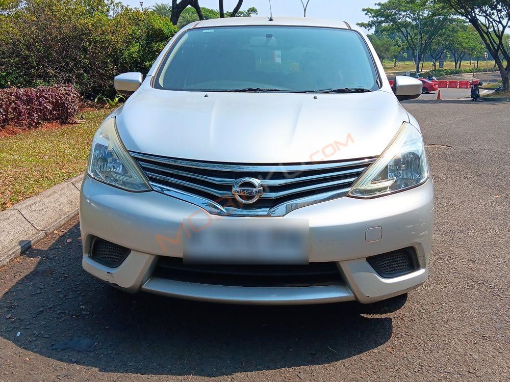 Mobil Nissan Livina 2013