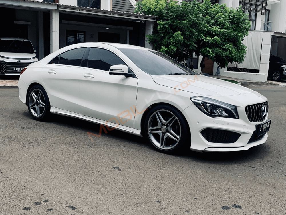 Mobil Mercedes-Benz CLA 2014