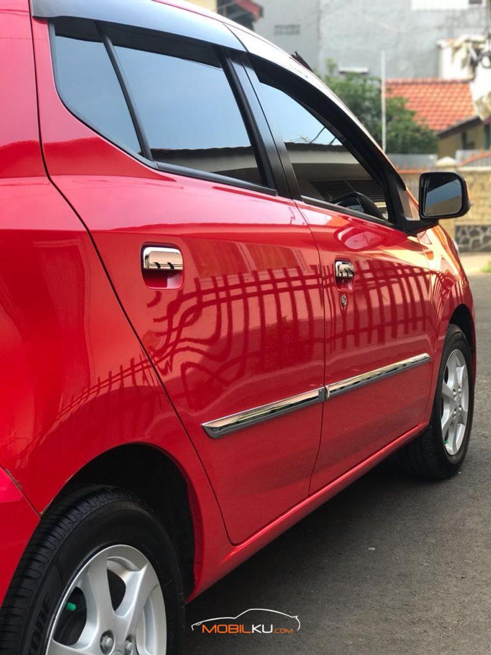 Mobil Daihatsu Ayla 2015