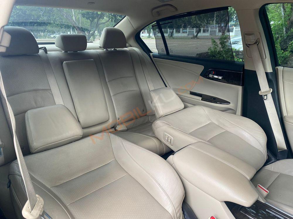 Mobil Honda Accord 2013