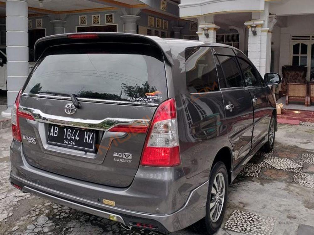 Mobil Toyota Kijang Innova 2014