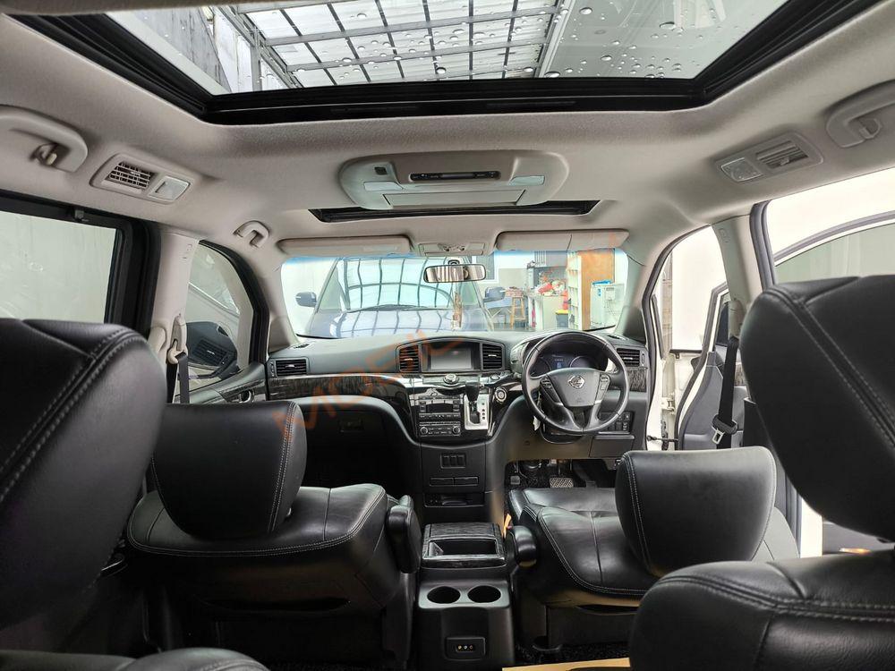 Mobil Nissan Elgrand 2017