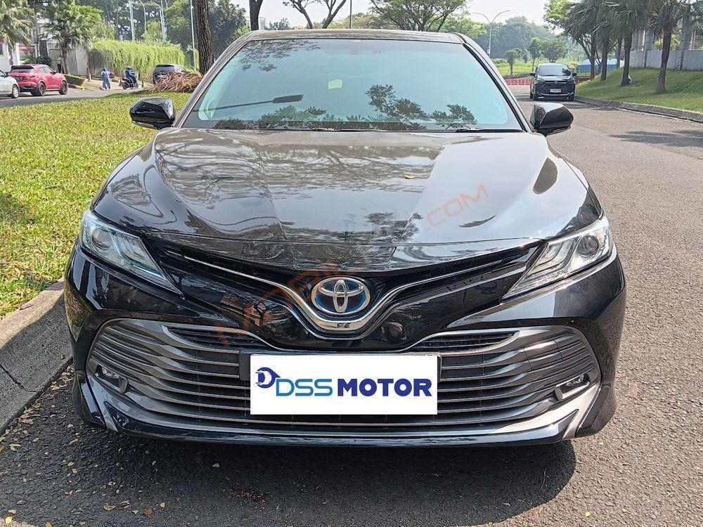 Mobil Toyota Camry 2020