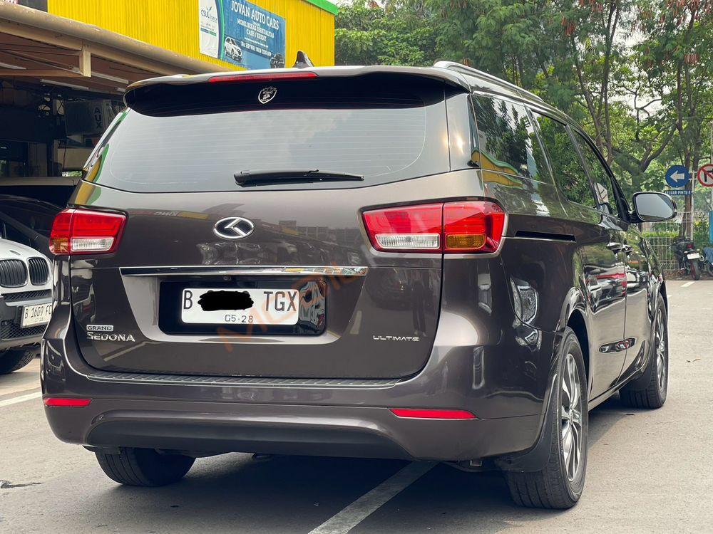 Mobil Kia Sedona 2017