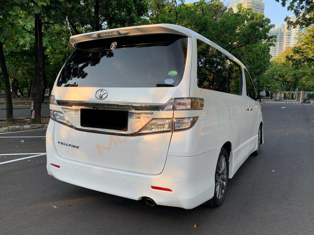 Mobil Toyota Vellfire 2015