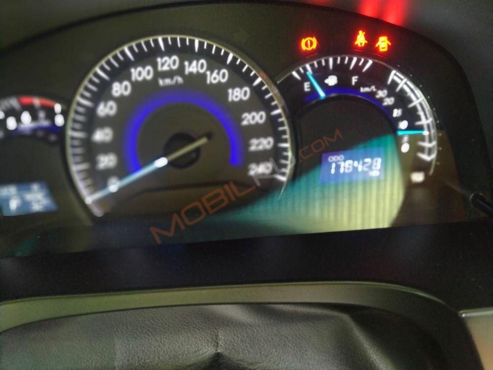 Mobil Toyota Camry 2013