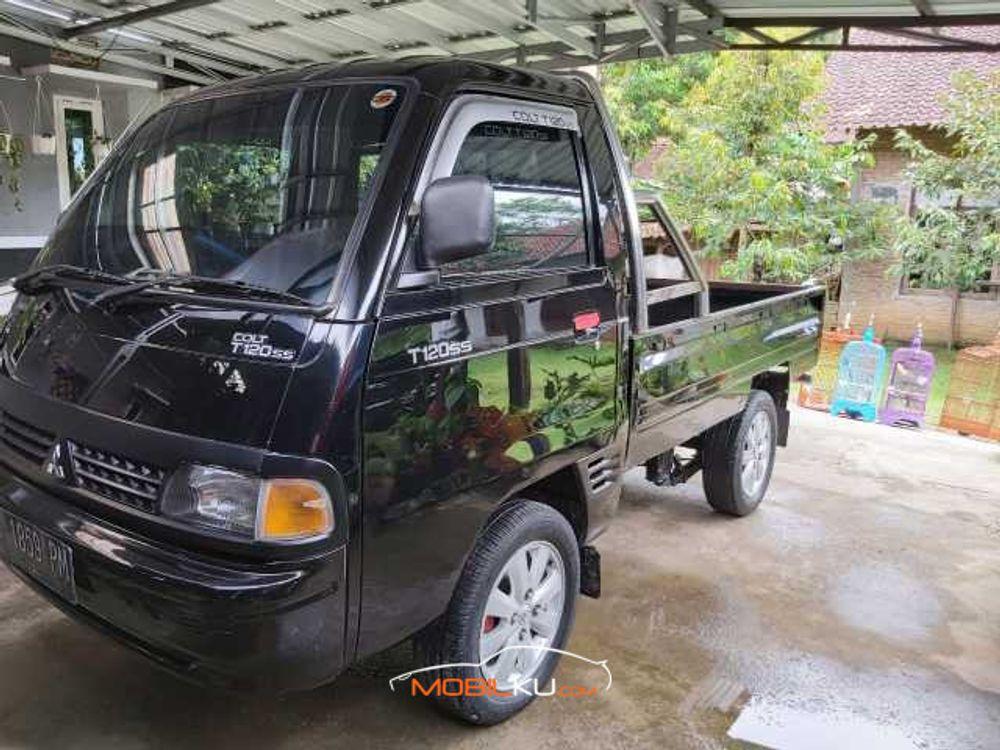 Mobil Mitsubishi Colt 2018