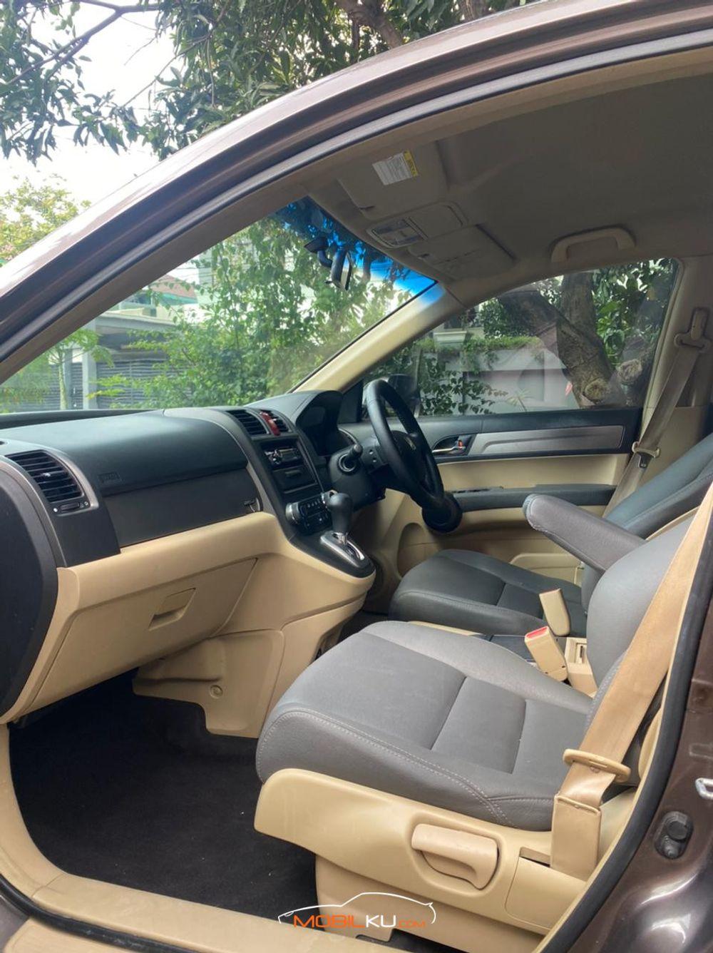 Mobil Honda CR-V 2011