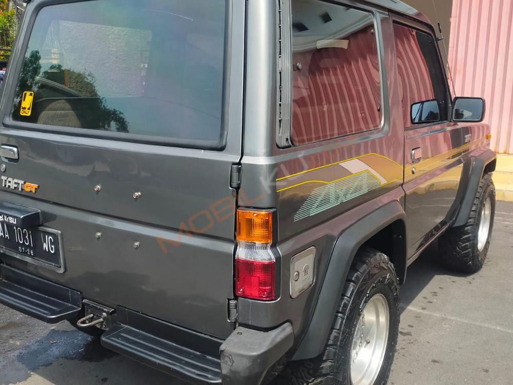 Mobil Daihatsu Taft 1997