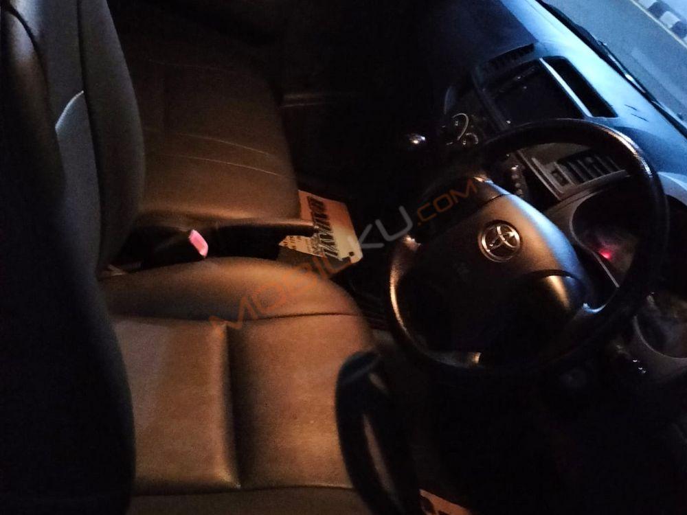 Mobil Toyota Hilux 2014