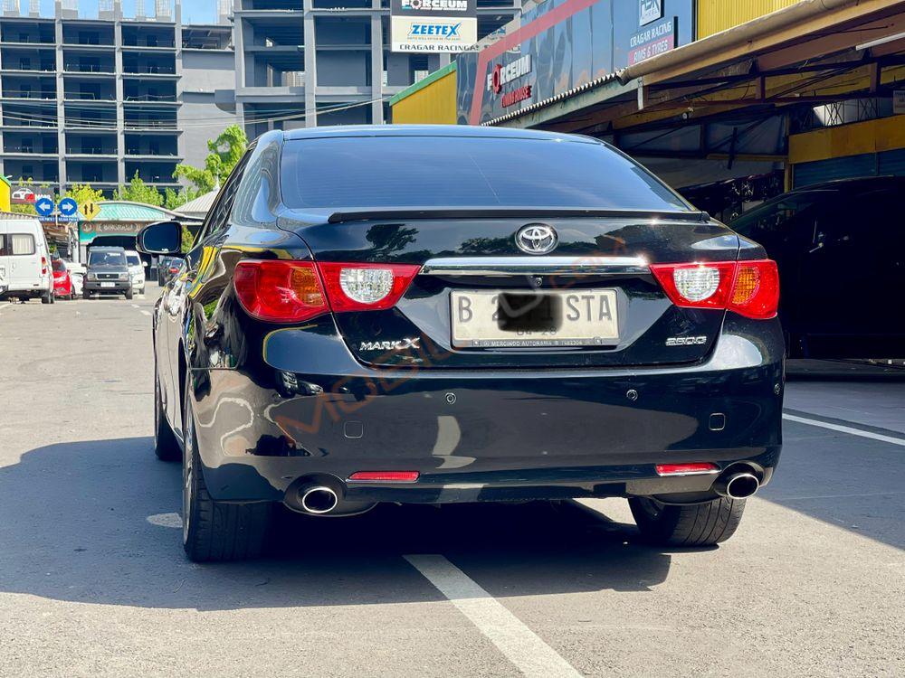 Mobil Toyota Mark X 2012