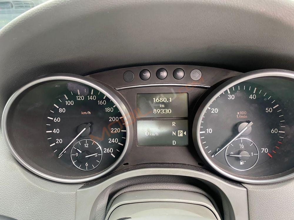 Mobil Mercedes-Benz ML 2006