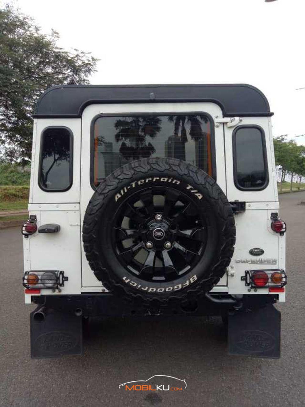 Mobil Land Rover Defender 2013