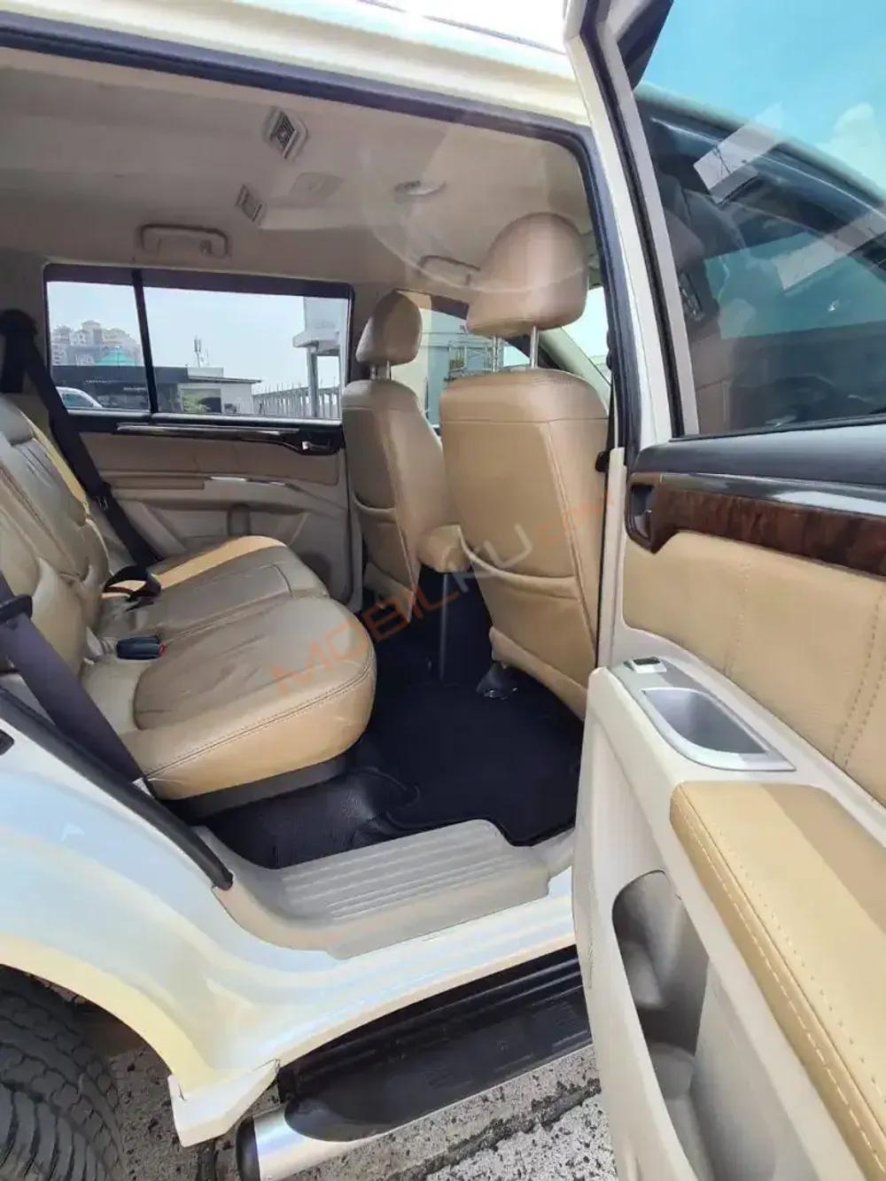 Mobil Mitsubishi Pajero Sport 2013