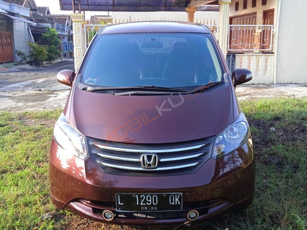 Mobil Honda Freed 2011