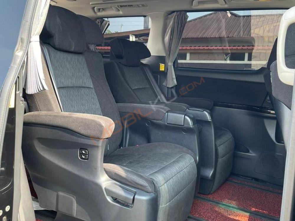 Mobil Toyota Alphard 2012
