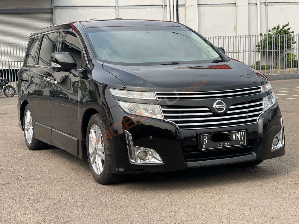 Mobil Nissan Elgrand 2013