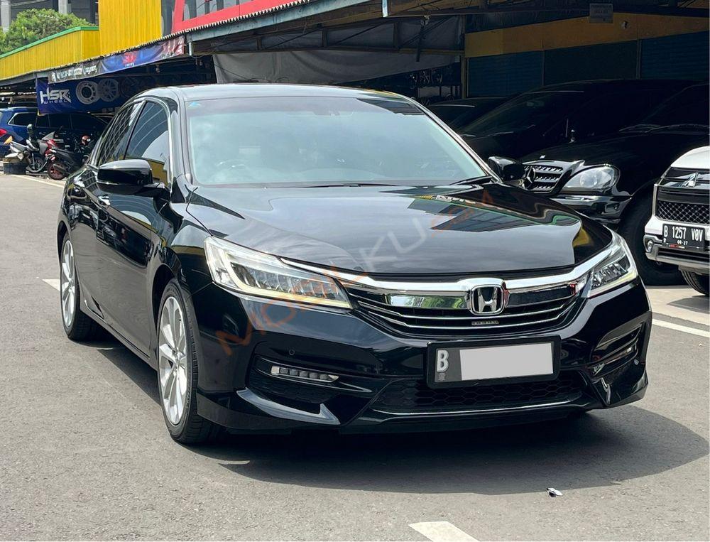 Mobil Honda Accord 2016