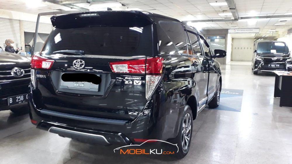 Mobil Toyota Kijang Innova 2021