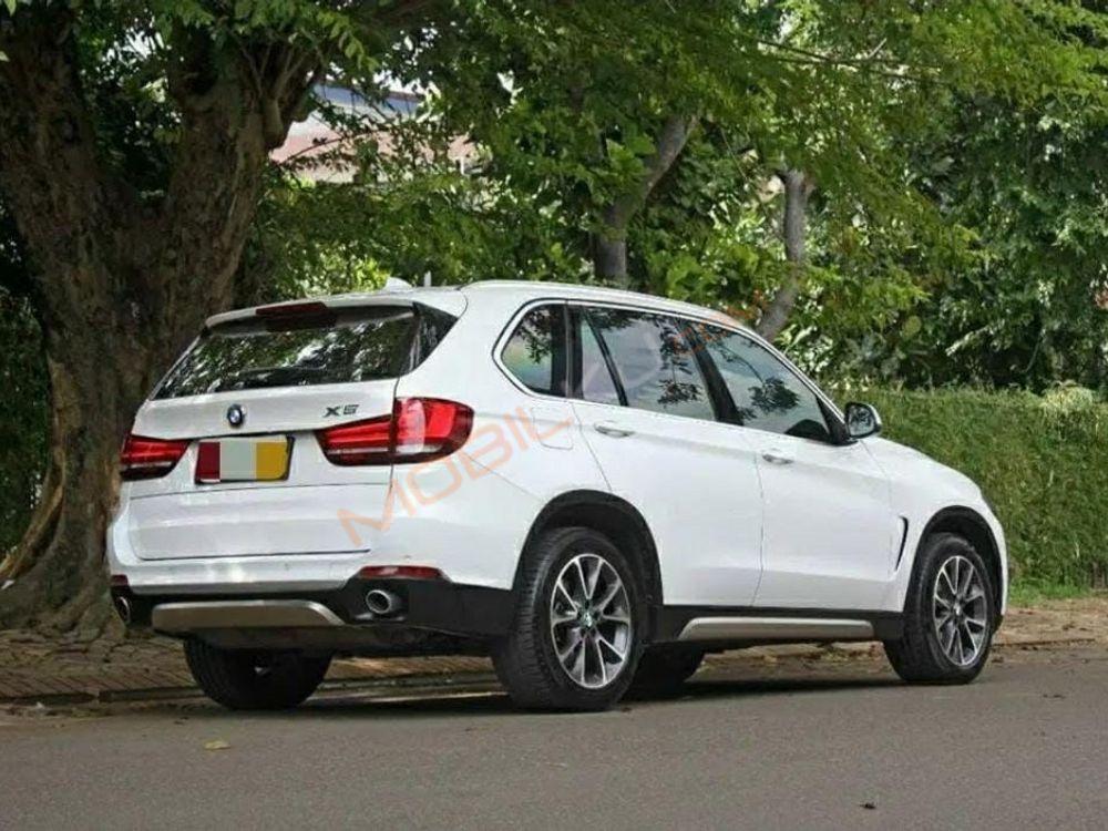 Mobil BMW X5 2015