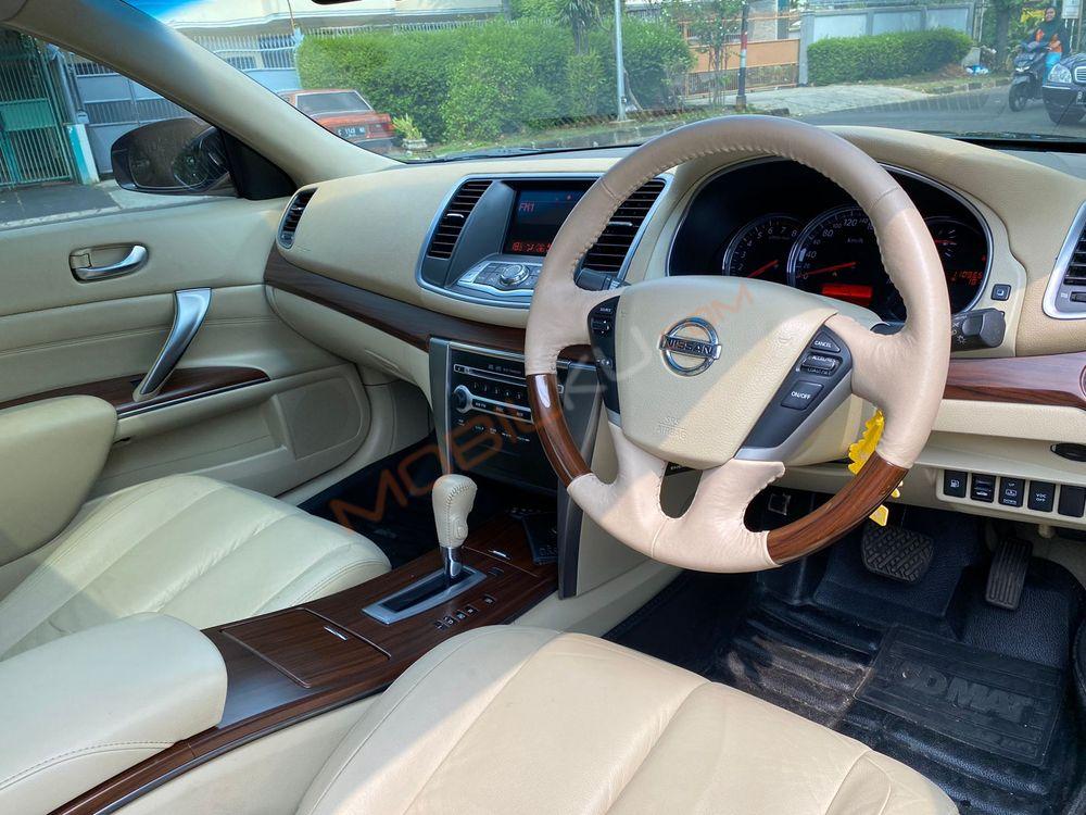 Mobil Nissan Teana 2010