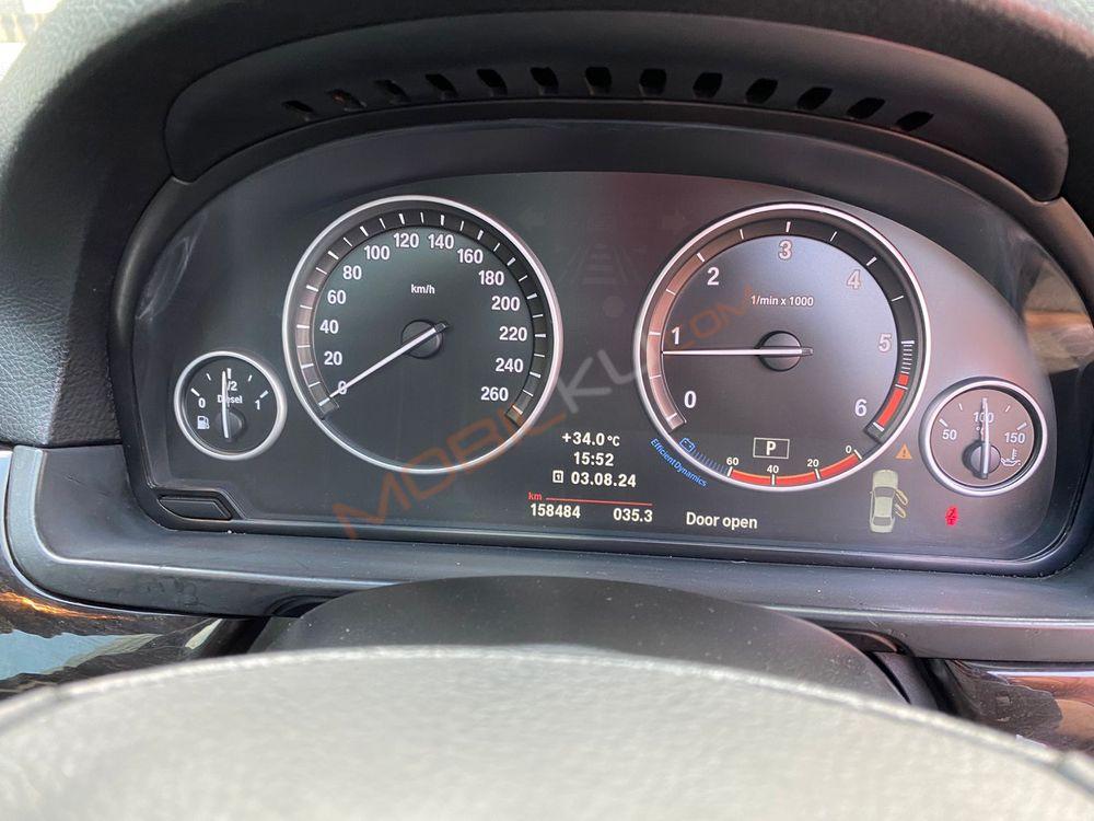 Mobil BMW 5 Series 2013