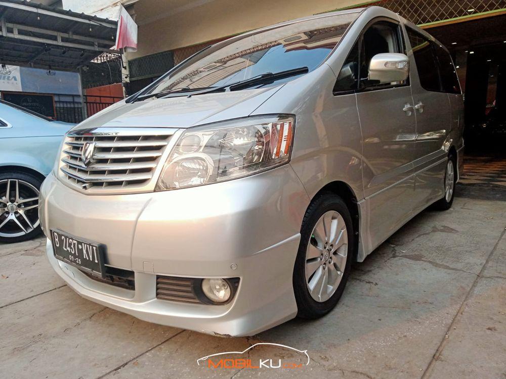 Mobil Toyota Alphard 2005