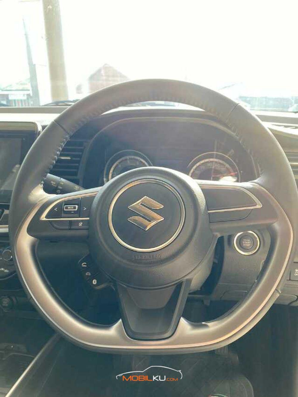 Mobil Suzuki XL7 2020