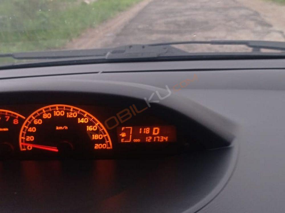 Mobil Toyota Yaris 2013