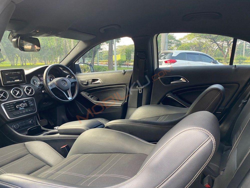 Mobil Mercedes-Benz A-Class 2013