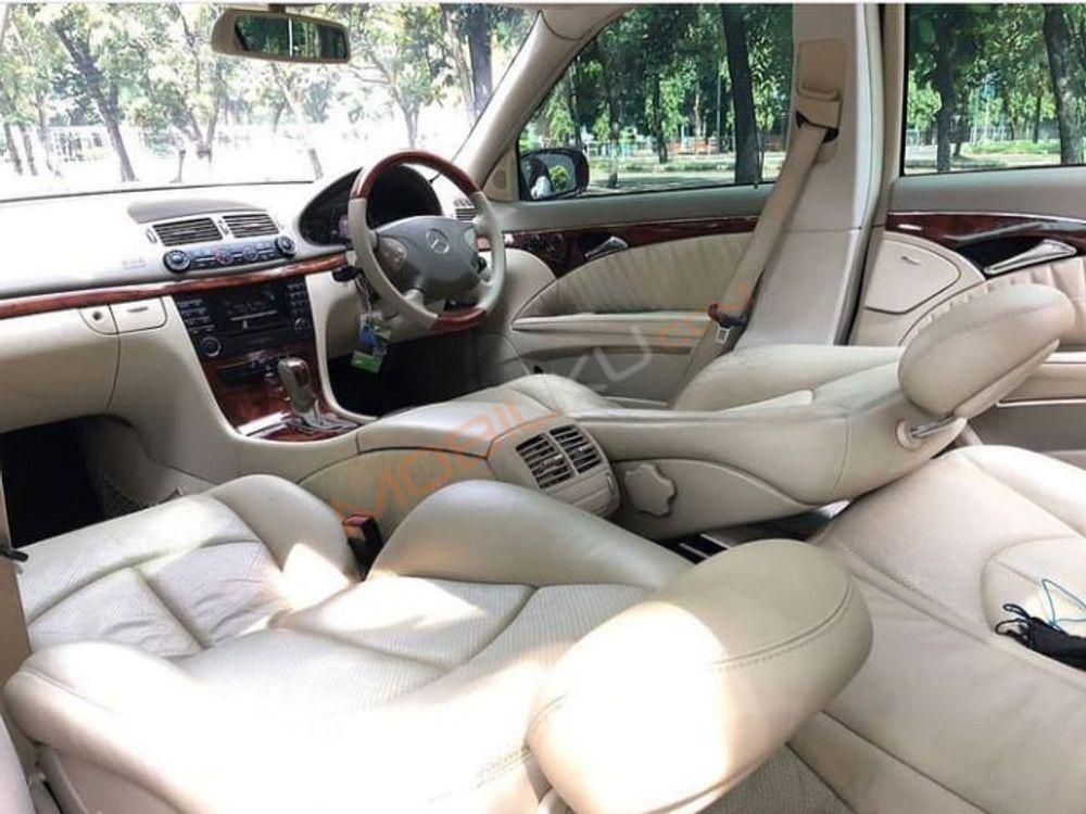 Mobil Mercedes-Benz E-Class 2004