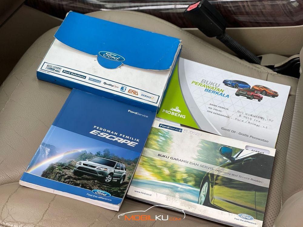 Mobil Ford Escape 2011