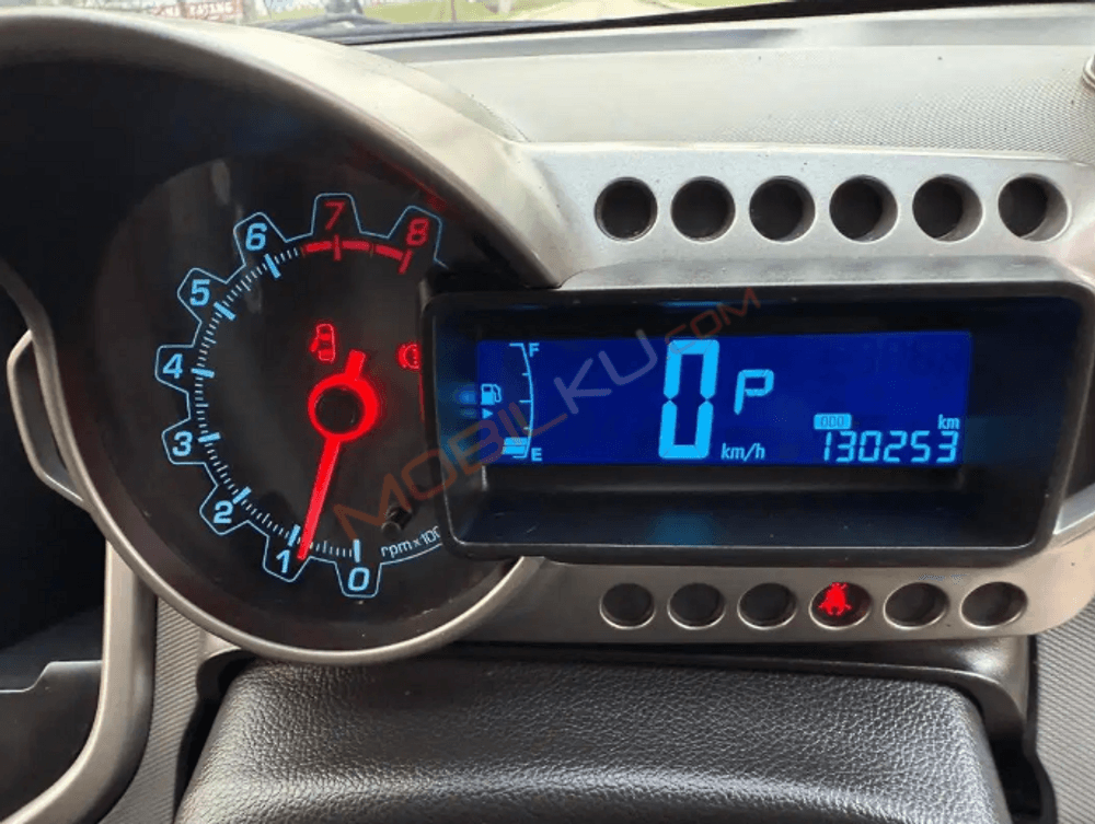 Mobil Chevrolet Aveo 2014