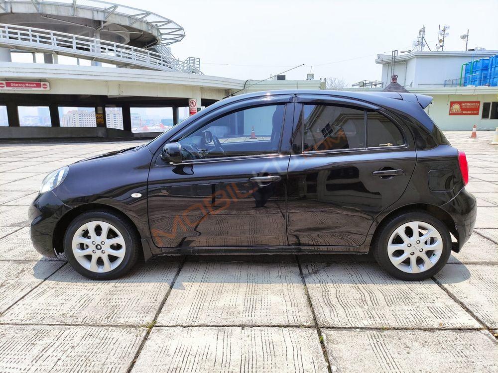 Mobil Nissan March 2015