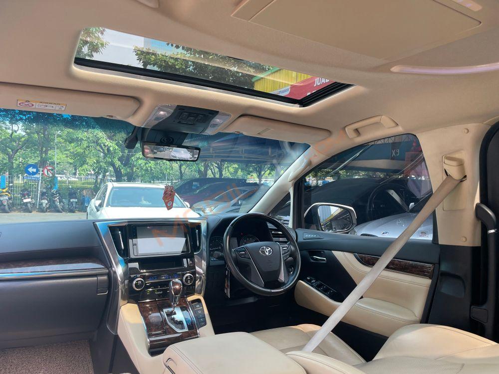 Mobil Toyota Alphard 2020