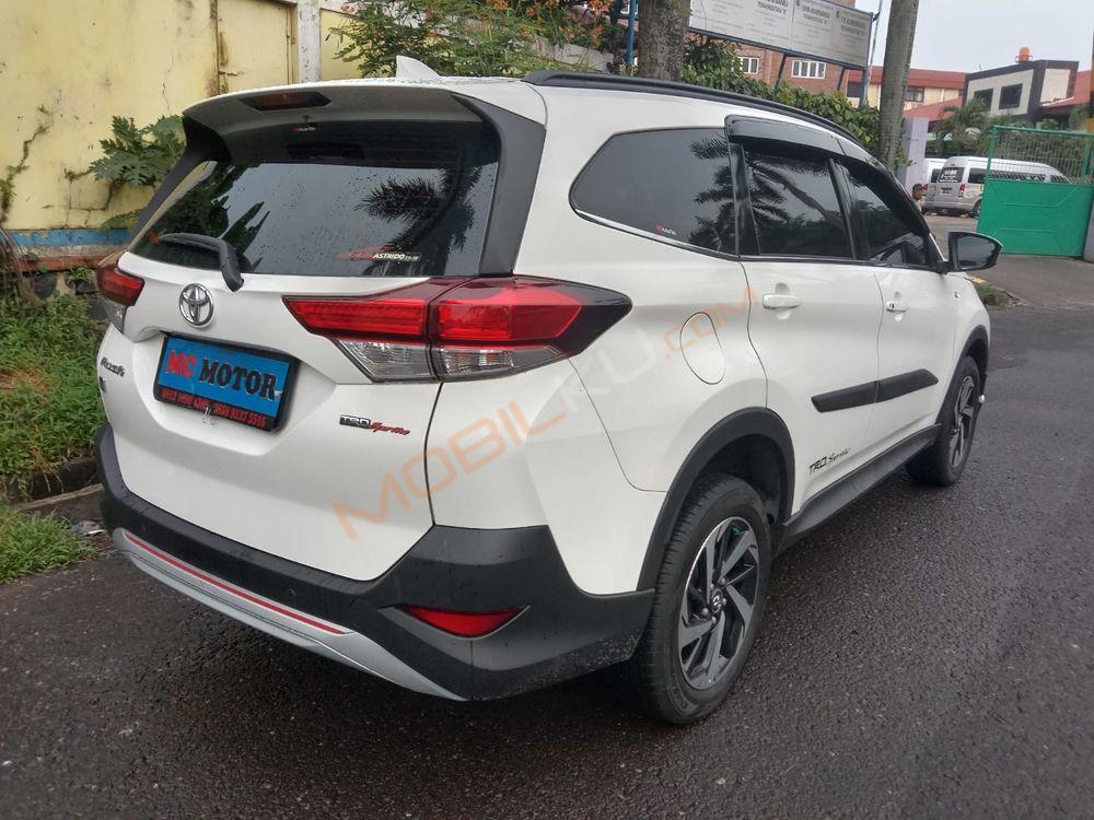 Mobil Toyota Rush 2021