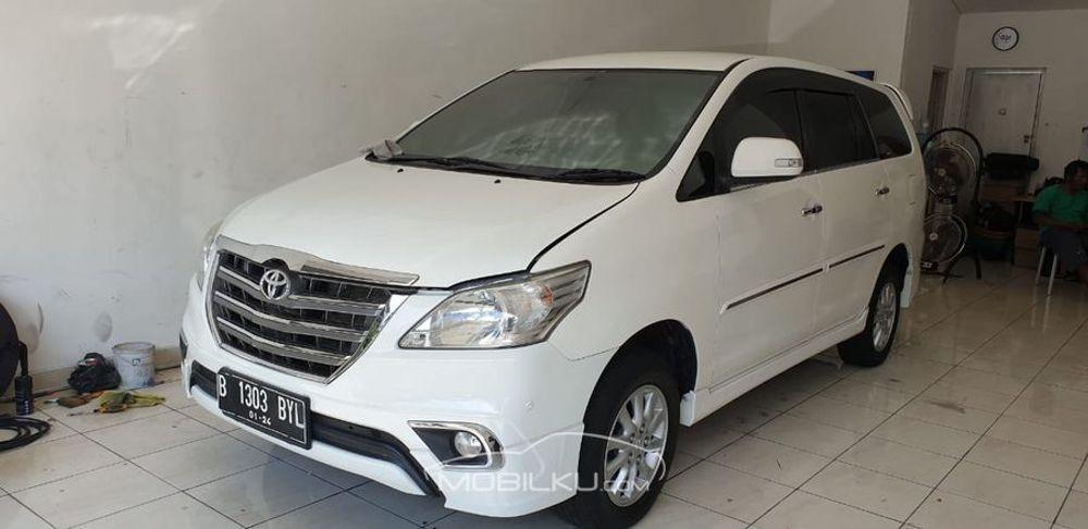 Mobil Toyota Kijang Innova 2014