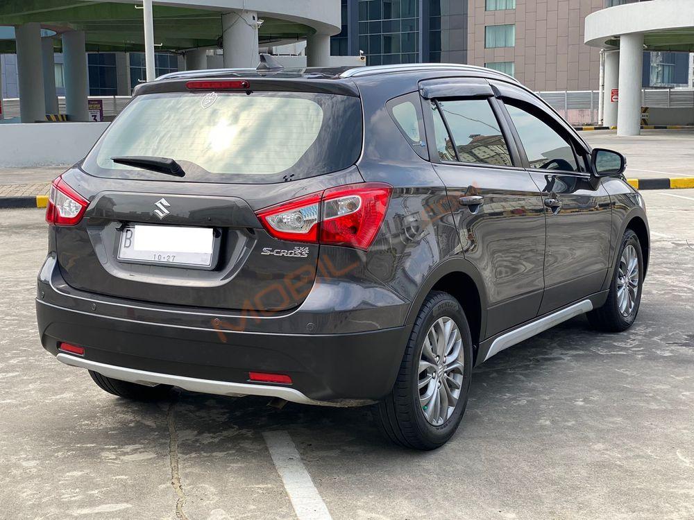 Mobil Suzuki SX4 2017