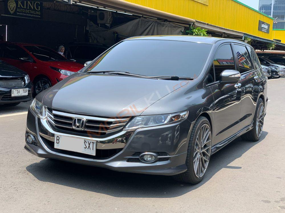 Mobil Honda Odyssey 2012