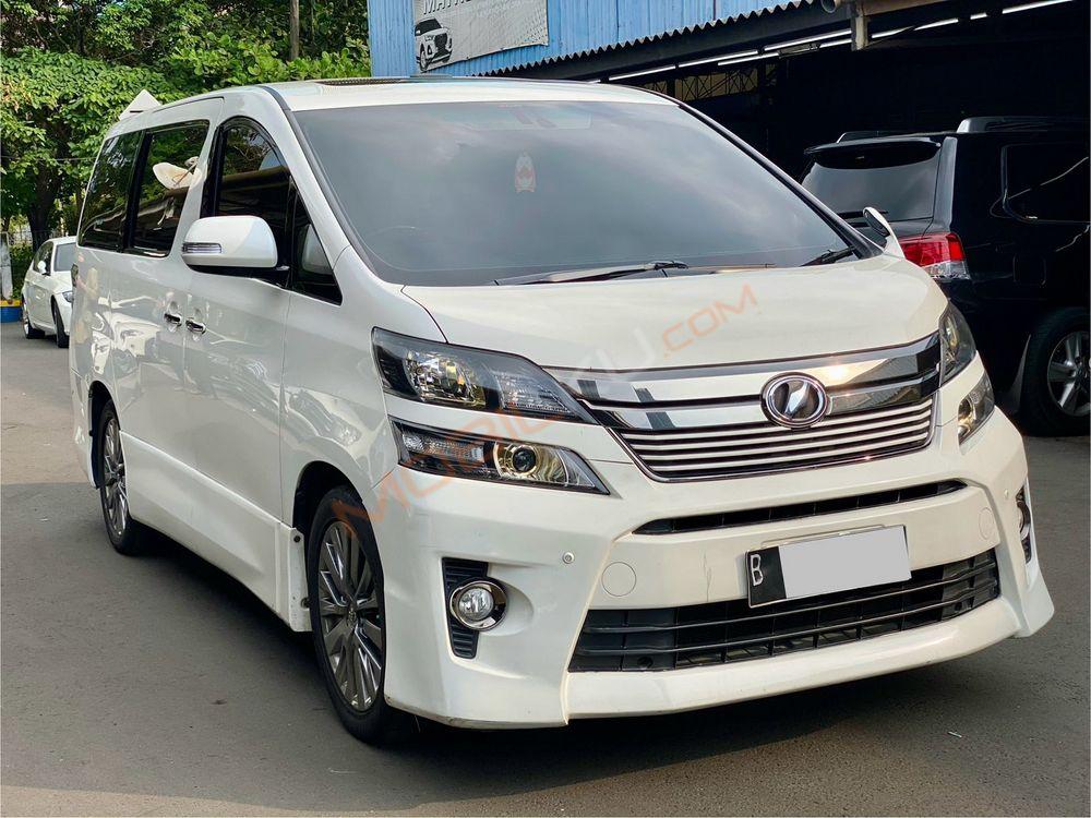 Mobil Toyota Vellfire 2015