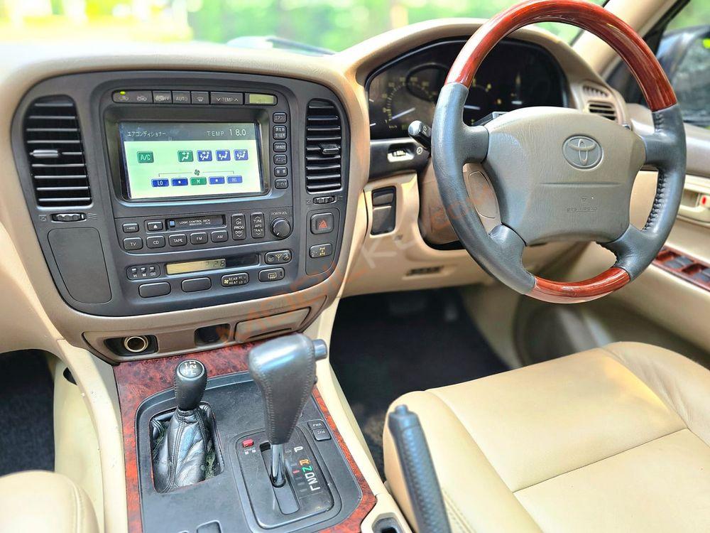 Mobil Toyota Land Cruiser 2003