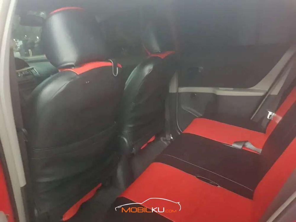 Mobil Toyota Yaris 2013