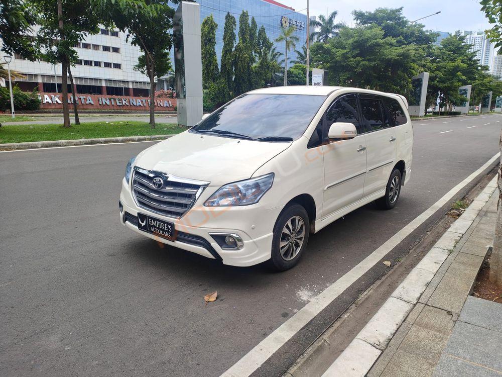 Mobil Toyota Kijang Innova 2015