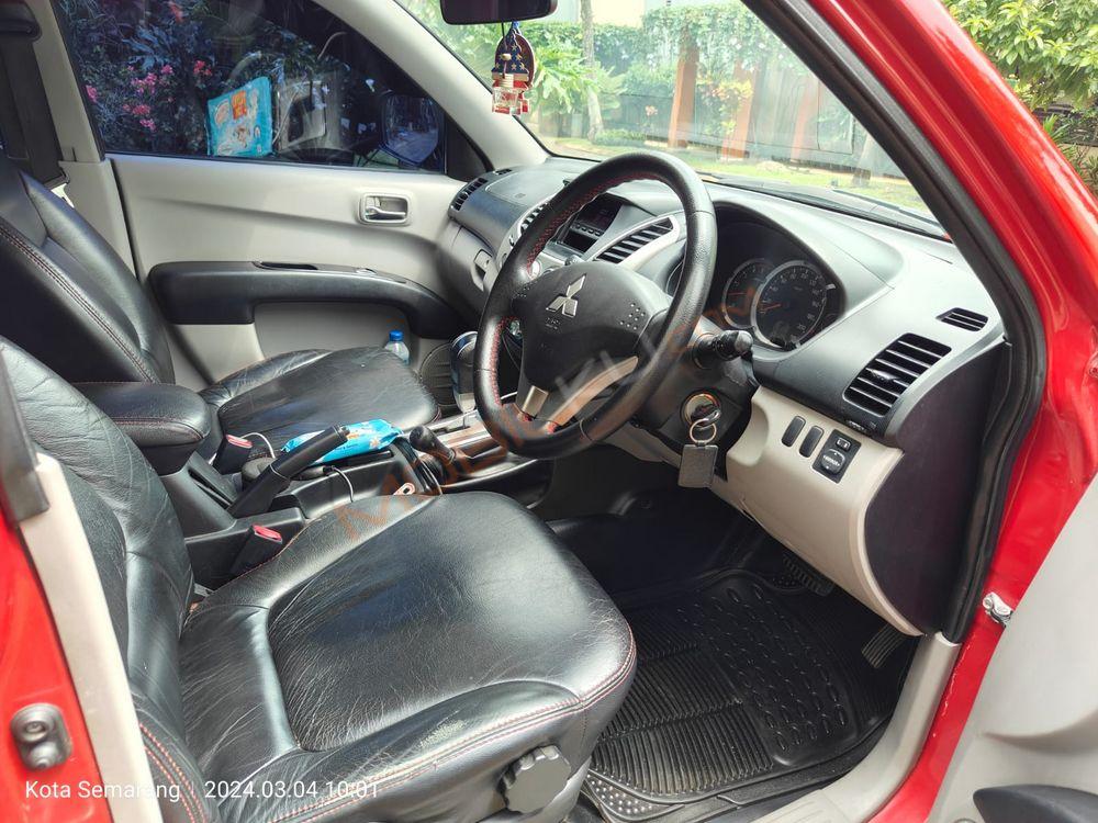 Mobil Mitsubishi Triton 2012