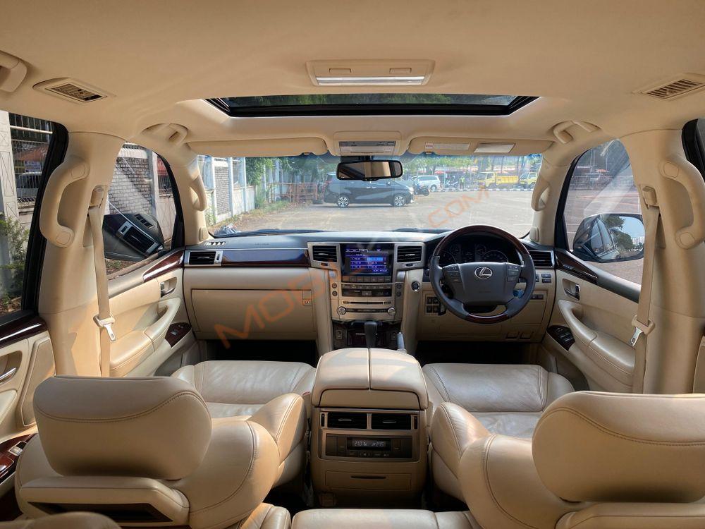 Mobil Lexus LX 2012