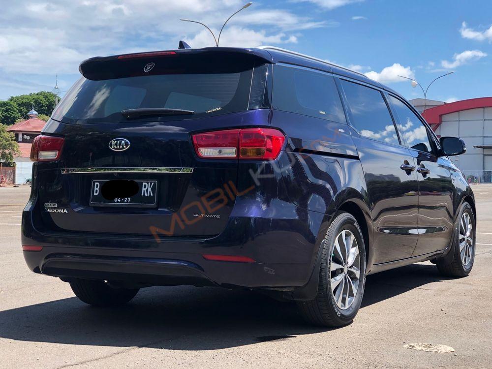 Mobil Kia Sedona 2017