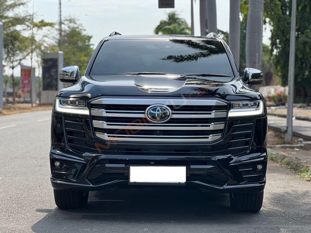 Mobil Toyota Land Cruiser 2023