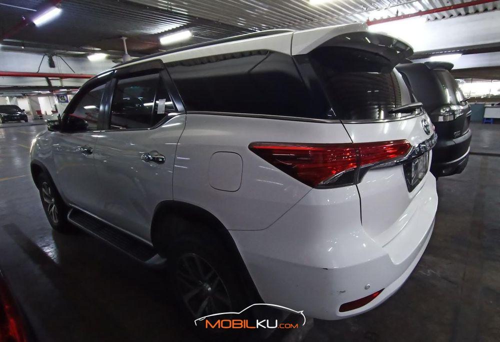 Mobil Toyota Fortuner 2016